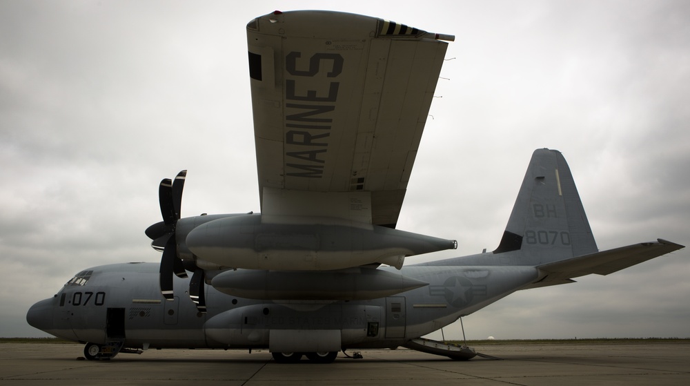 Jump with Me: U.S. Marines, Romanian Paratroopers take flight during integration exercise