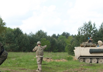 US and Polish mortarmen working together