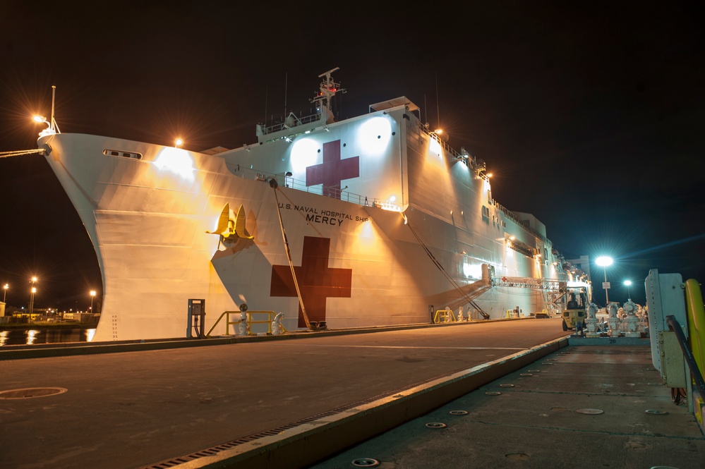 USNS Mercy arrives at Pearl Harbor for Pacific Partnership 2015