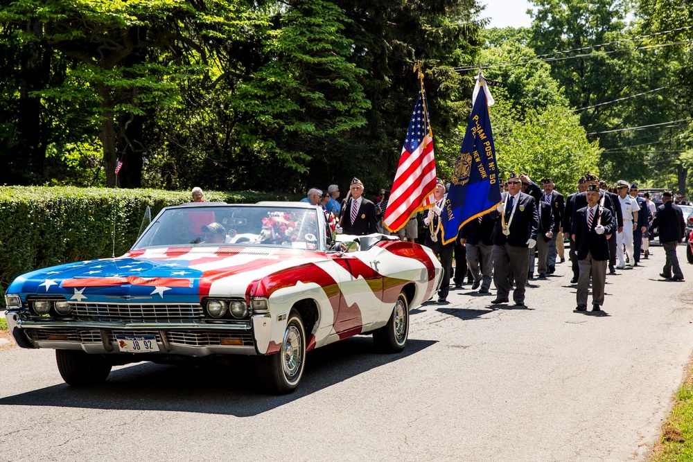 Marines, sailors, veterans remember fallen service members in Memorial Day Parade