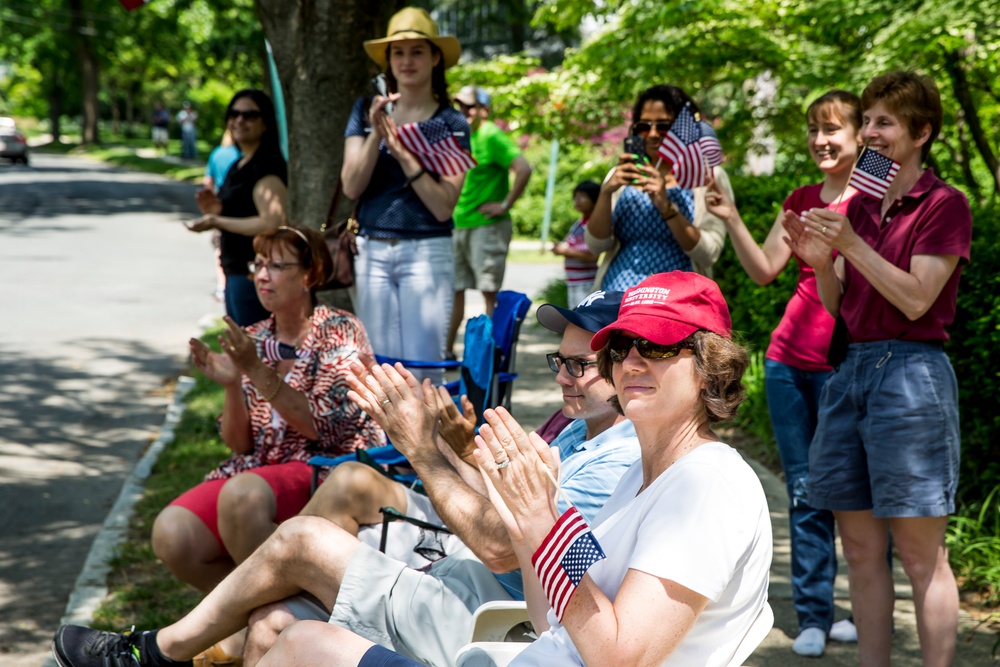 Marines, sailors, veterans remember fallen service members in Memorial Day Parade