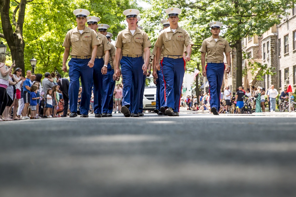 Marines, sailors, veterans remember fallen service members in Memorial Day Parade