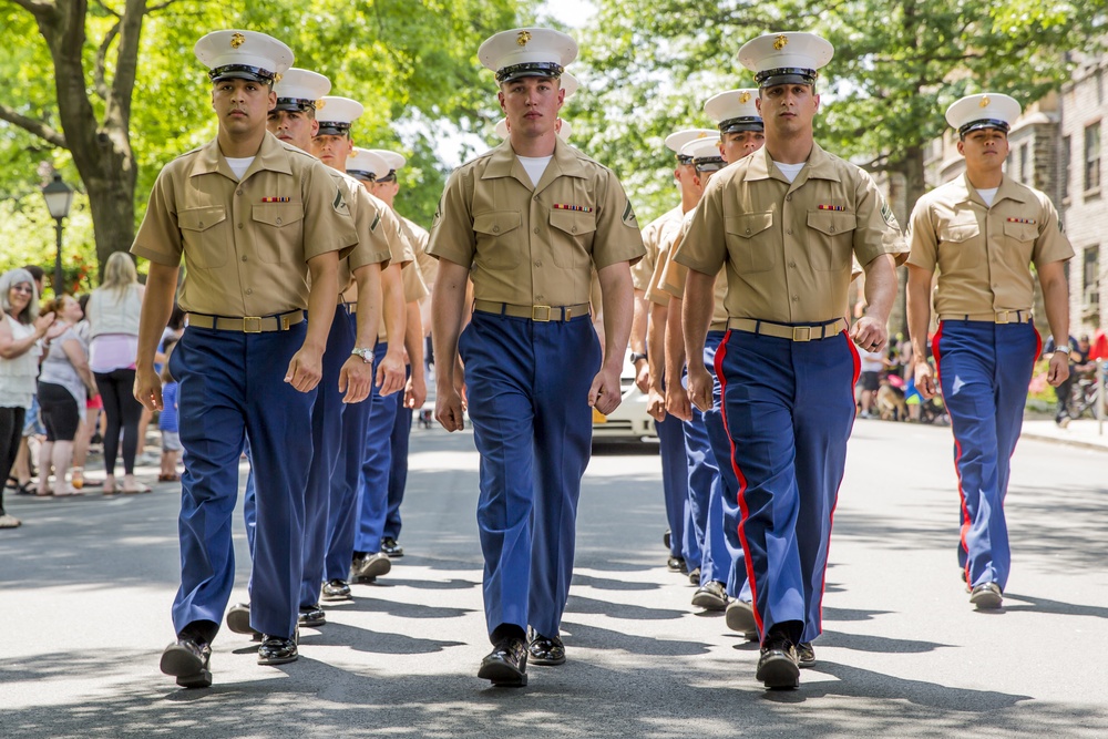 Marines, sailors, veterans remember fallen service members in Memorial Day Parade