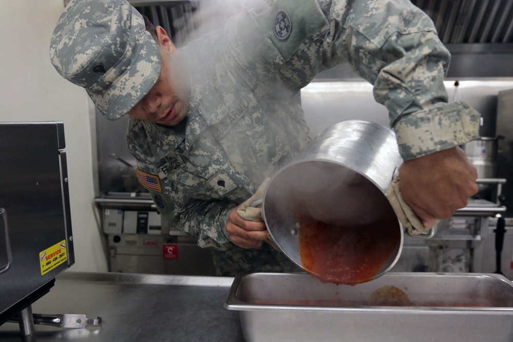 Army cooks keep Soldiers fed at sea