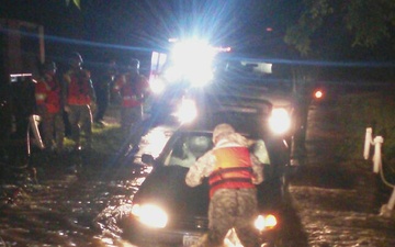 Texas Guardsmen rescue family from flooding waters