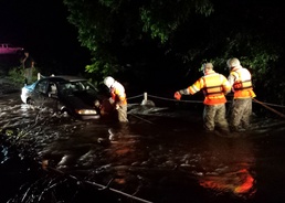 Texas Guardsmen rescue family from flooding waters
