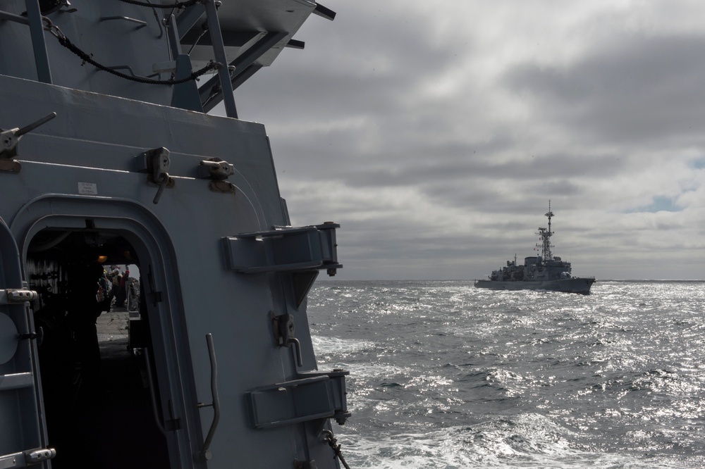 USS Jason Dunham replenishment