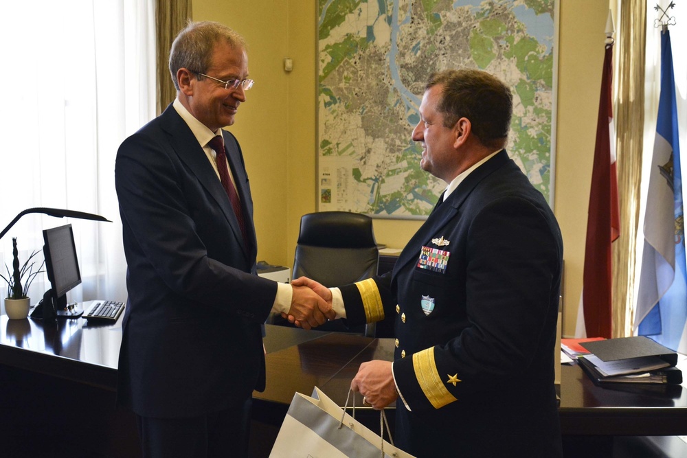 SNMG2 commander visits Riga mayor