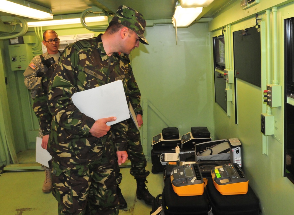 Multinational medical soldiers tour CSH