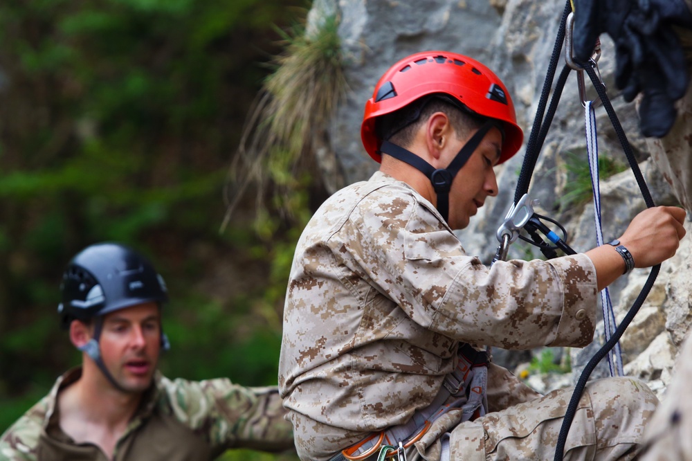 US Marines, British, Romanian Forces kick off mountain operations