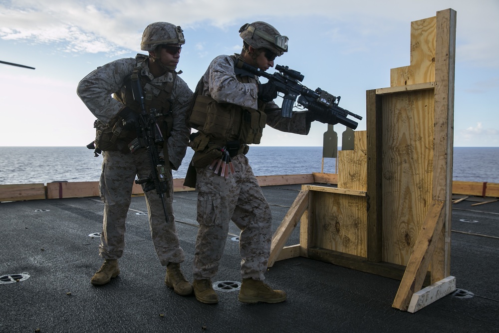 DVIDS - Images - 15th MEU Marines practice room-entering procedures ...