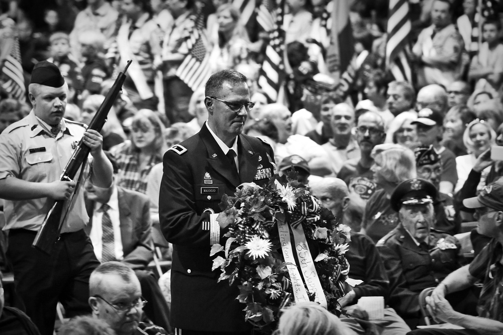 US Army Reserve senior leader presents a wreath during local Memorial Day commemoration