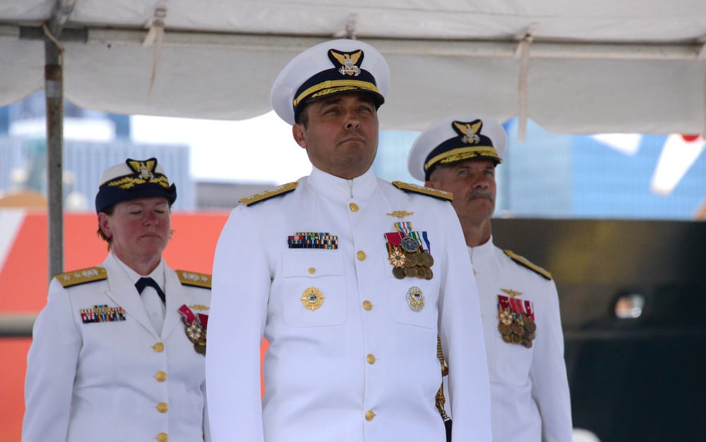 Fourteenth Coast Guard District holds change of command ceremony