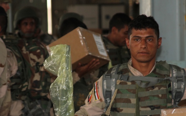 Iraqi Infantry Brigade receives equipment