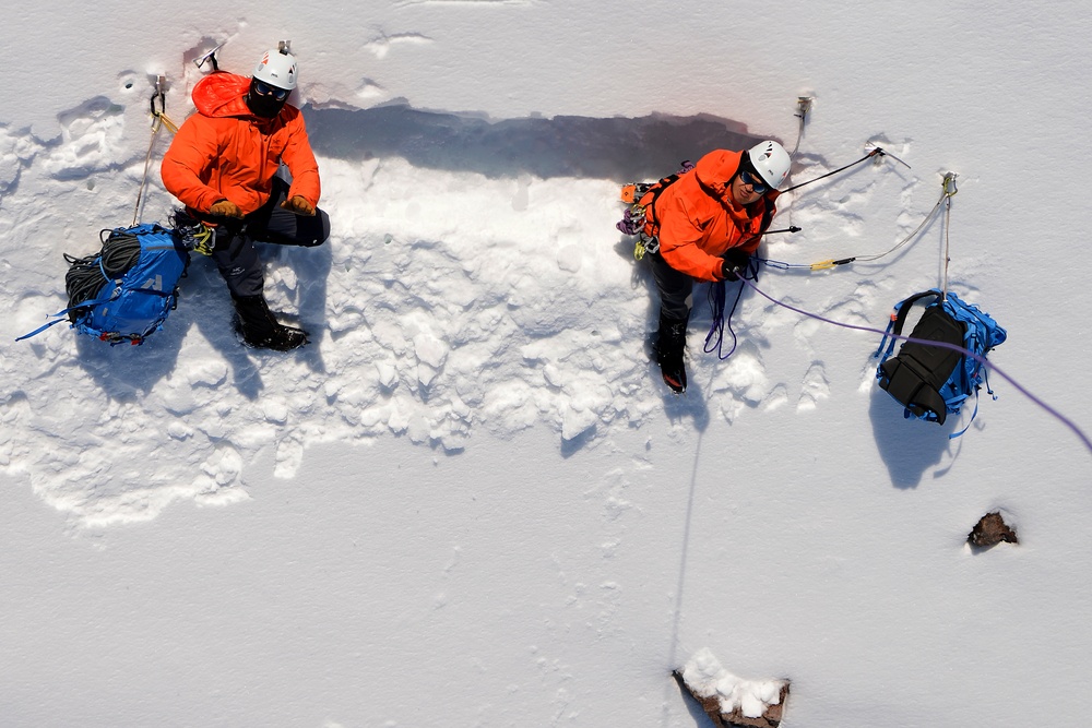 JBLM and NPS conduct mountain rescue training