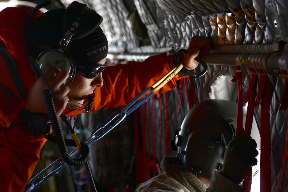 JBLM and NPS conduct mountain rescue training