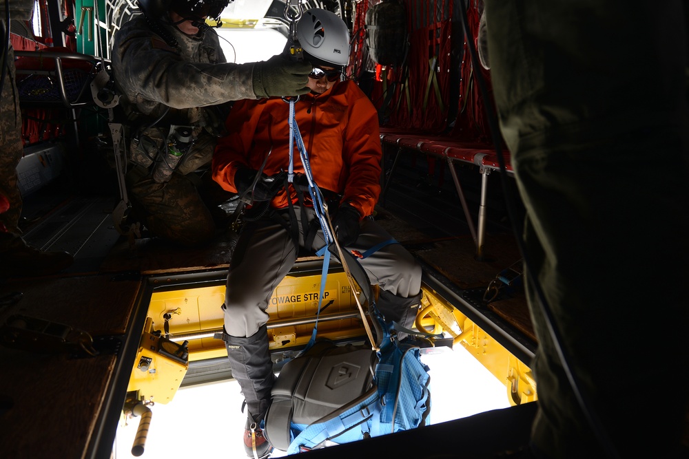 JBLM and NPS conduct mountain rescue training