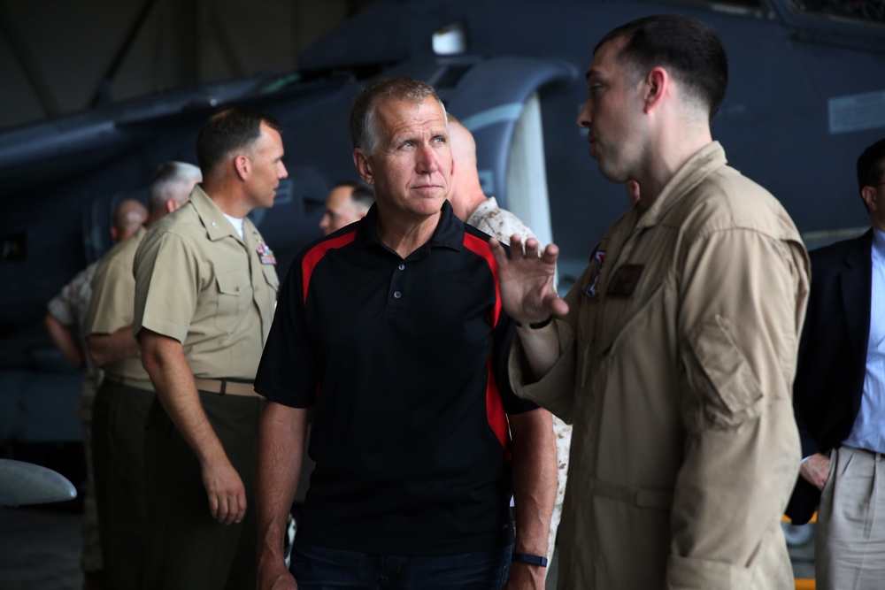 Senator receives look inside combat aircraft, meets local Marines