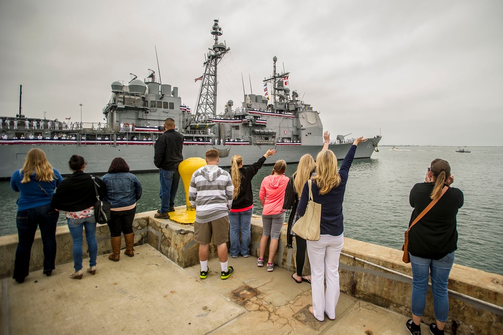 USS Chancellorsville departs