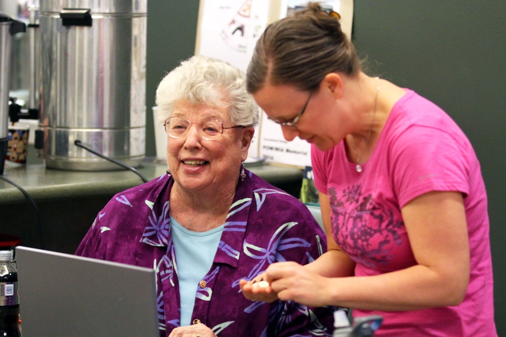 Family Readiness Group volunteers serve soldiers