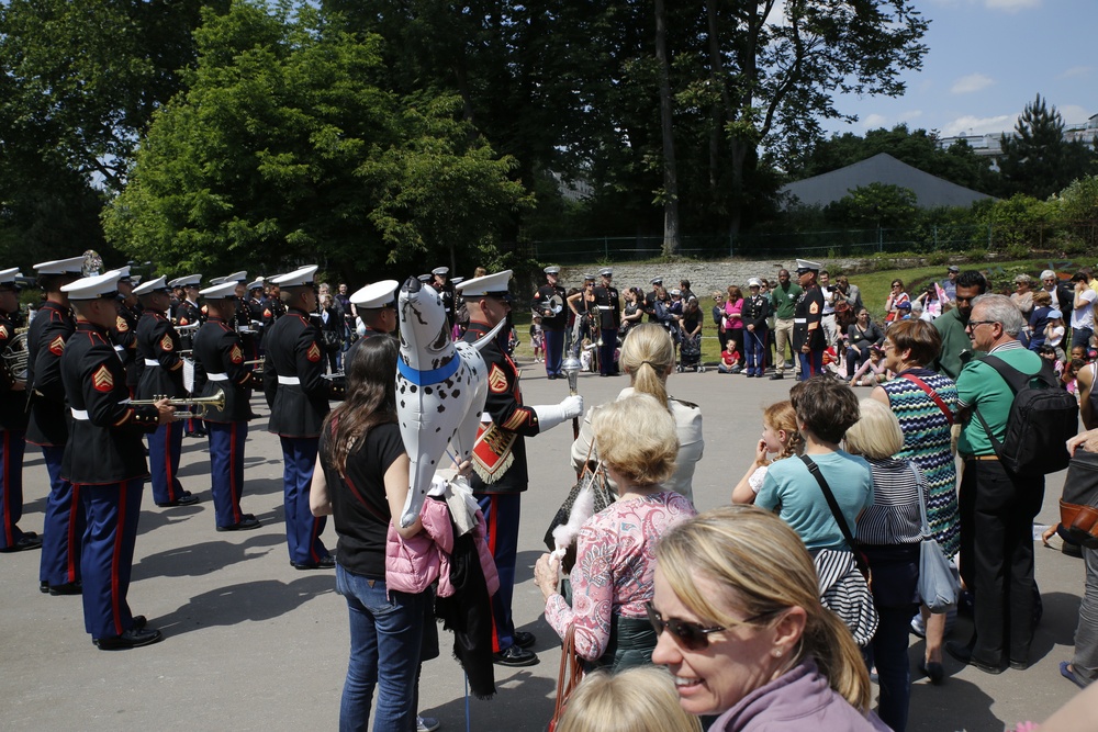 Party in the Jardin d'Acclimatation