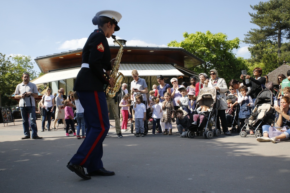 Party in the Jardin d'Acclimatation
