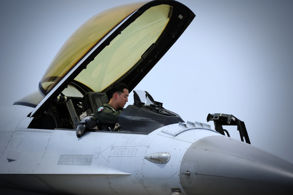 Kunsan hosts Buddy Wing 15-4