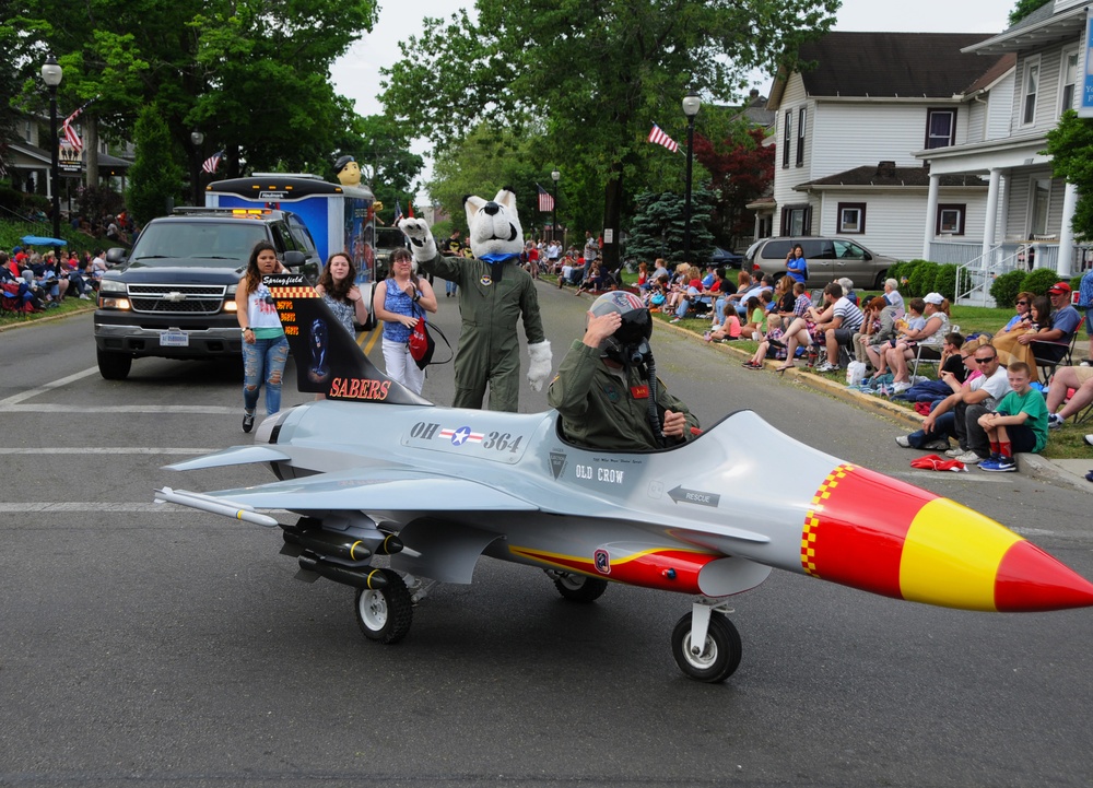 178th Wing Airmen participate in Springfield Memorial Day parade