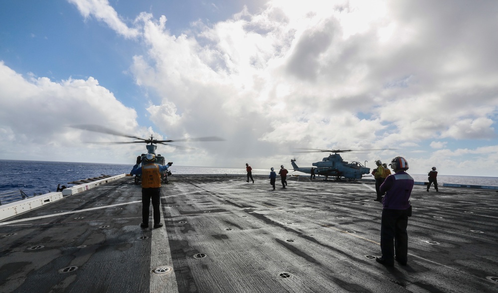 15th MEU Marines, Sailors conduct flight operations