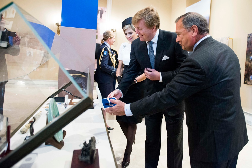 His Majesty King Willem-Alexander and Her Majesty Queen Máxima of the Netherlands lay a wreath at the Tomb of the Unknown Soldier in Arlington National Cemetery