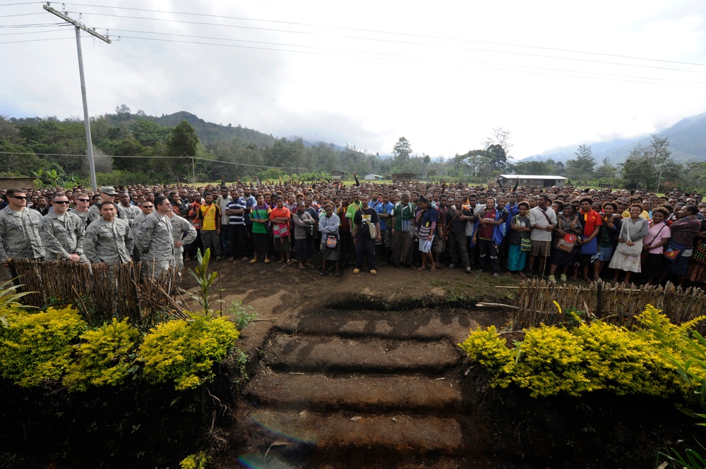 Pacific Angel participants help improve Papua New Guinean school