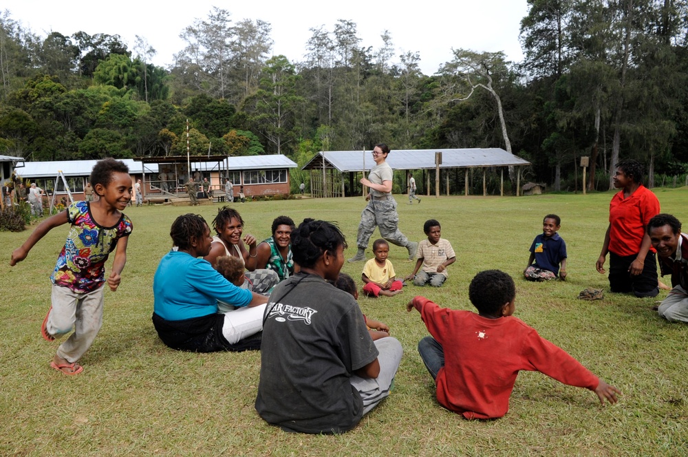 Pacific Angel participants help improve Papua New Guinean school