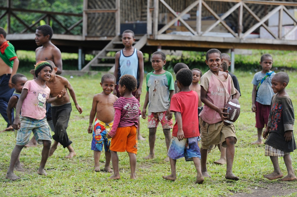 Pacific Angel participants help improve Papua New Guinean school