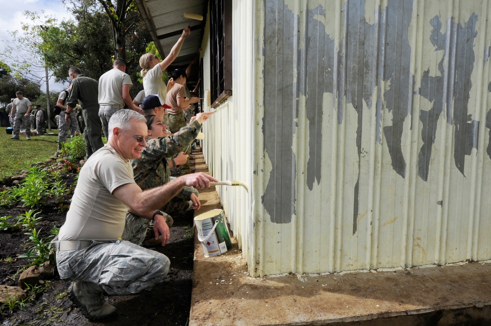 Pacific Angel participants help improve Papua New Guinean school