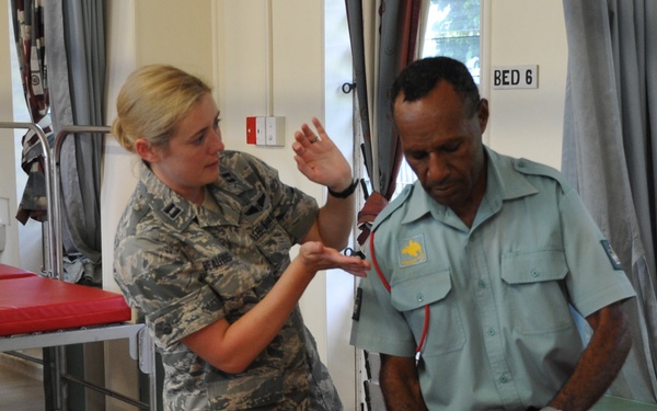 Medics meet, share experiences during Pacific Angel 15-4