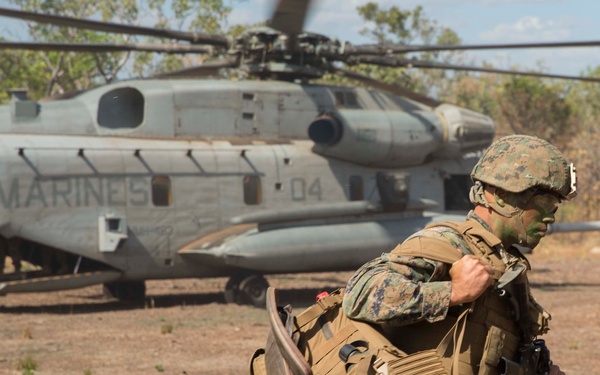 U.S. Marines make sure movement is smooth in the Australian skies