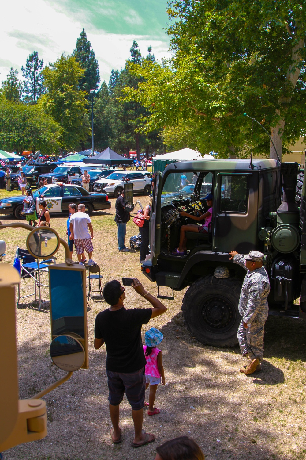 The Army Reserve shows off at car show