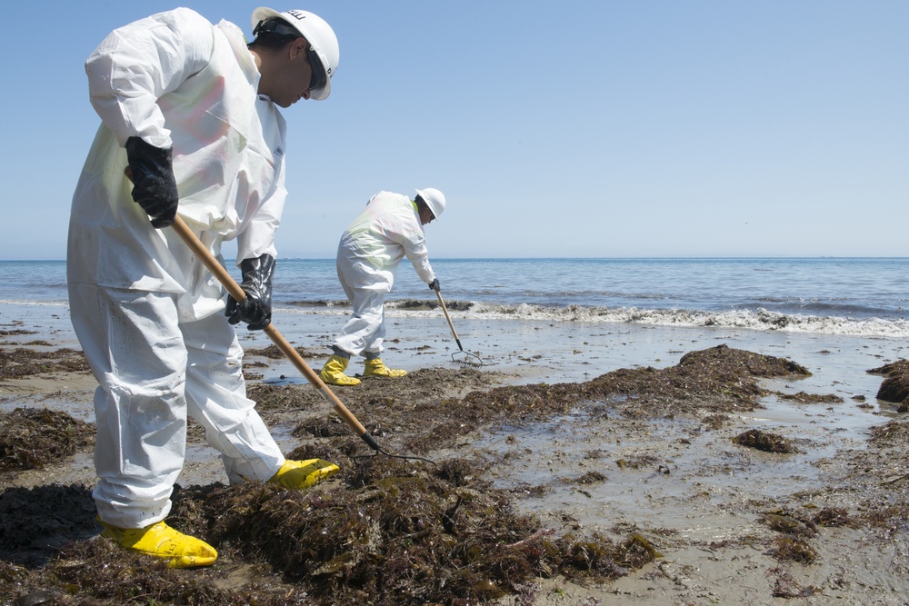 Refugio oil spill response