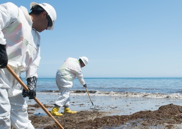 Refugio oil spill response