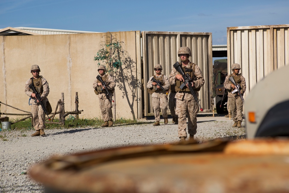 Marines with 1st Bn., 10th Reg. conduct house-to-house, street-to-street training
