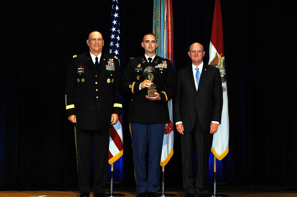 Michigan Army Guardsman receives Gen. Douglas MacArthur award