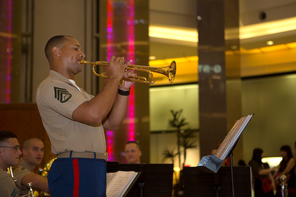 MARFORPAC Band performs at the Pacific Palace Mall