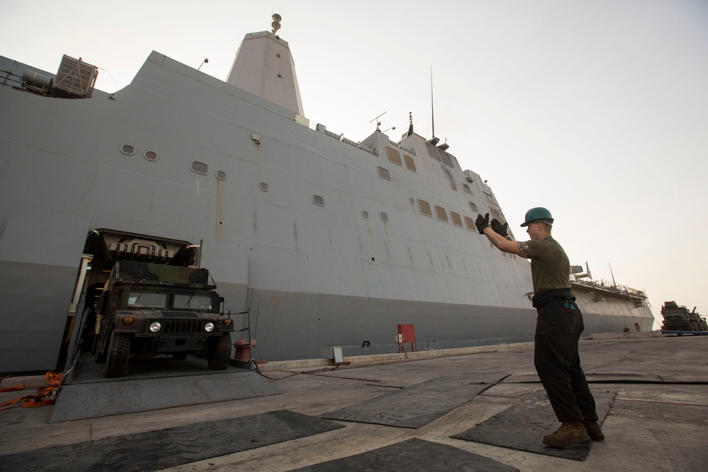 USS New York conducts washdown