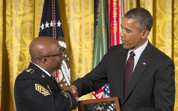 Obama honors two WWI Soldiers with Medals of Honor
