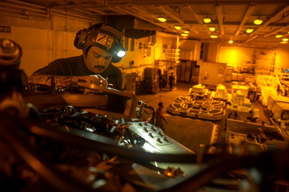 Sailors conduct MH-60R Seahawk maintenance