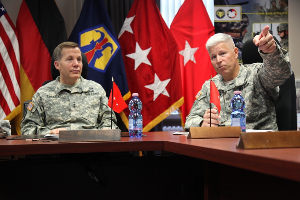 Chief of Army Reserve, Senior Enlisted Leader visit 7th CSC