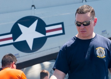 USS Carl Vinson tiger cruise