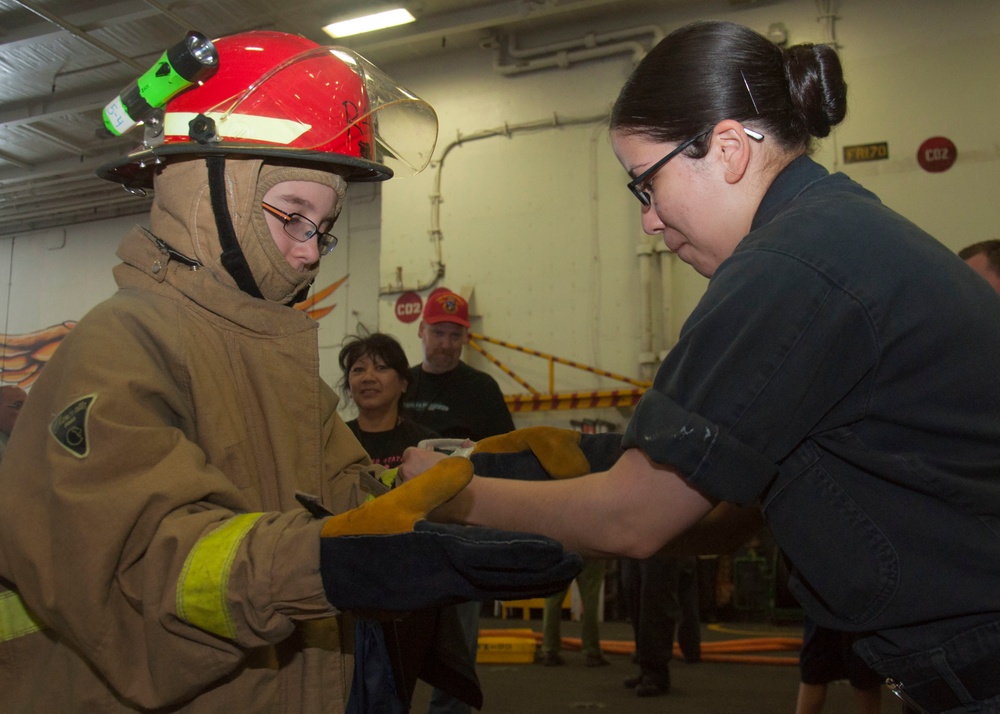 USS Carl Vinson tiger cruise