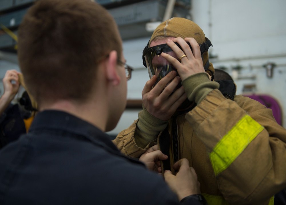 USS Carl Vinson tiger cruise