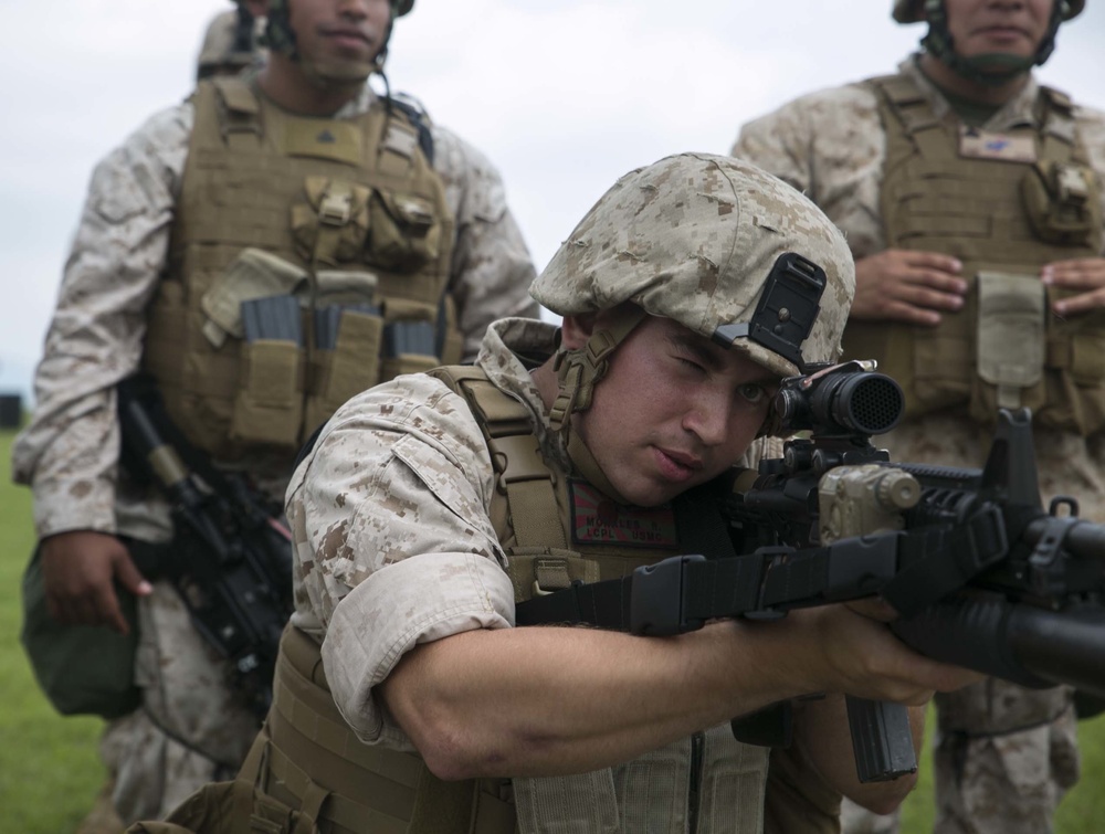 Marines conduct basic combat skills during Fuji Warrior